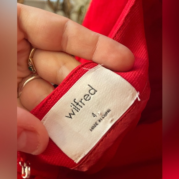 Aritzia || Wilfred Red Jumpsuit, with open back detailing
Size 4,Wedding Attire - Picture 4 of 7